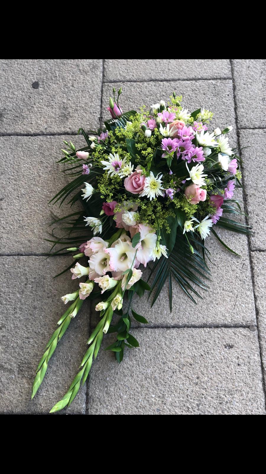 Pink and White Tear Drop Spray
